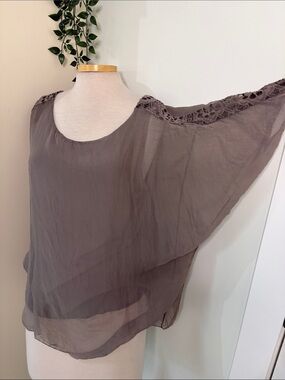 Silk Italian flowy top Smal